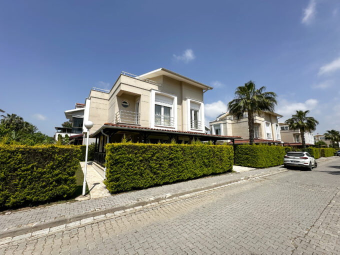 Doğa İçinde Bahçeli Prestijli Villa
