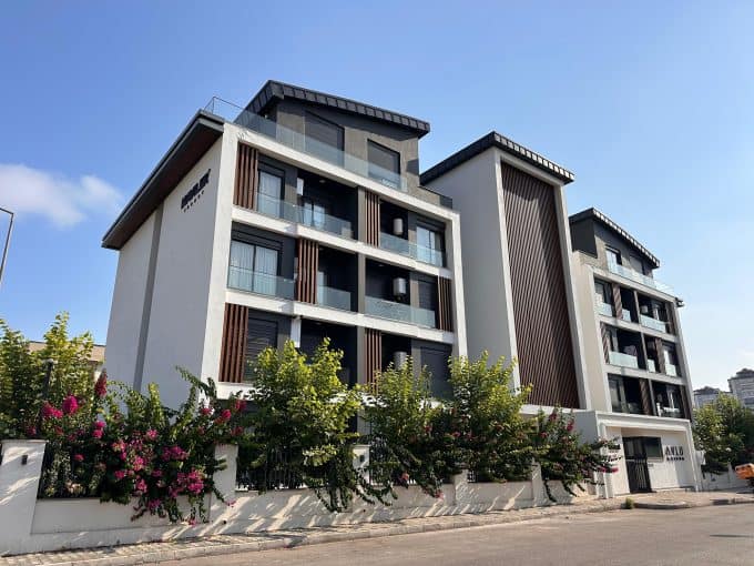 Havuzlu Site’de Yerden Isıtmalı, Kapalı Otoparklı Lüks Daire