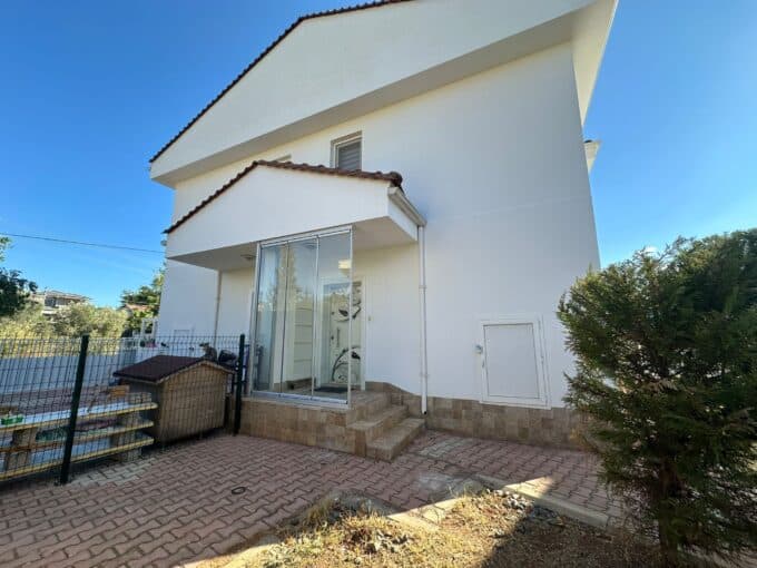 Döşemealtı Düzlerçamı’nda Doğayla İç İçe Full Eşyalı Satılık Villa