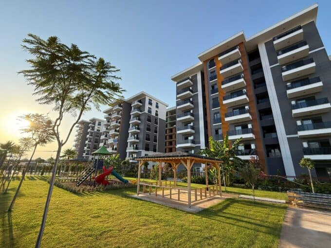 Prestijli Sitede 2+1 Ebeveyn Banyolu, Yüksek Tavanlı Ferah Daire