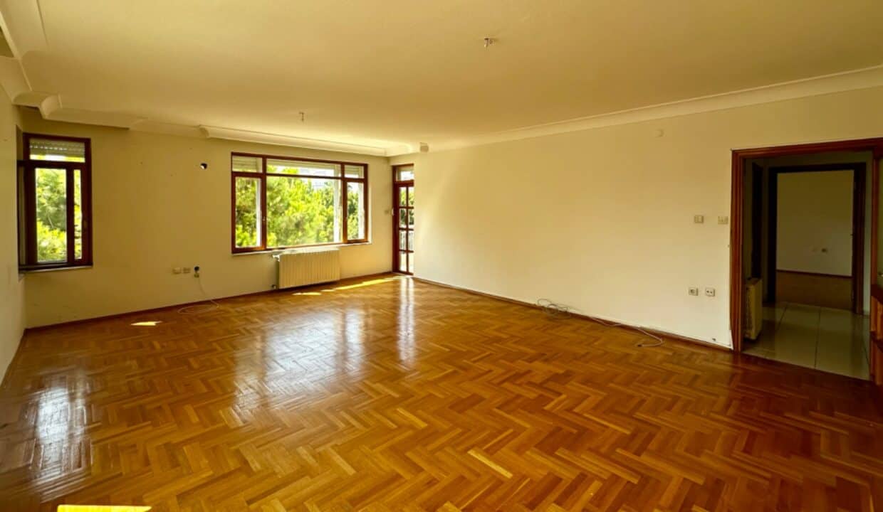 WhatsApp Image 2025-10-15 at 13.01.44 (4)