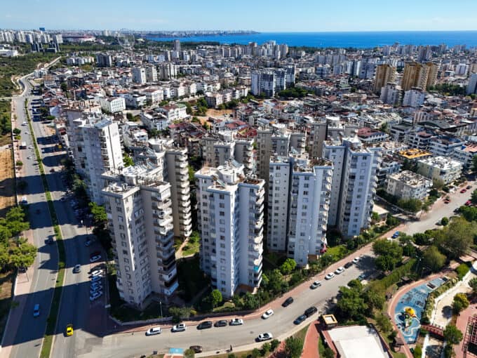 Antalya Toros Mahallesinde Satılık 3+1 Daire